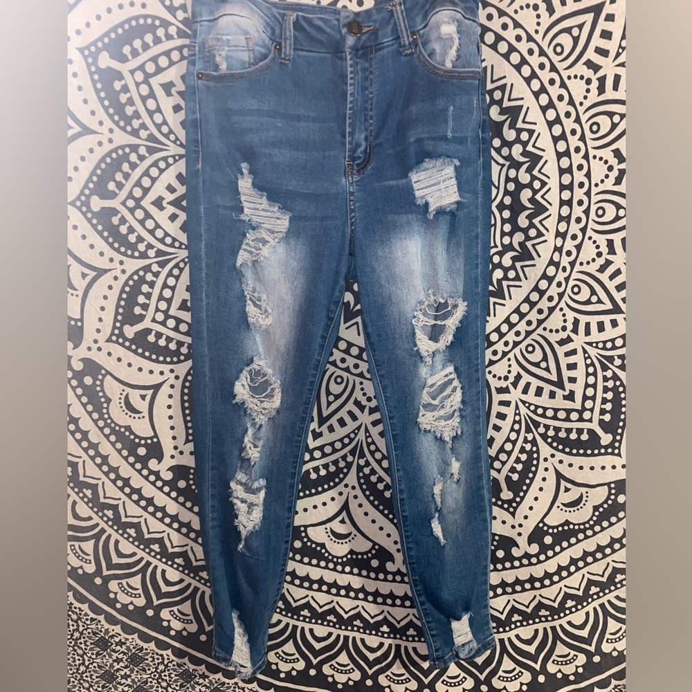 RUE21 cute ripped jeans